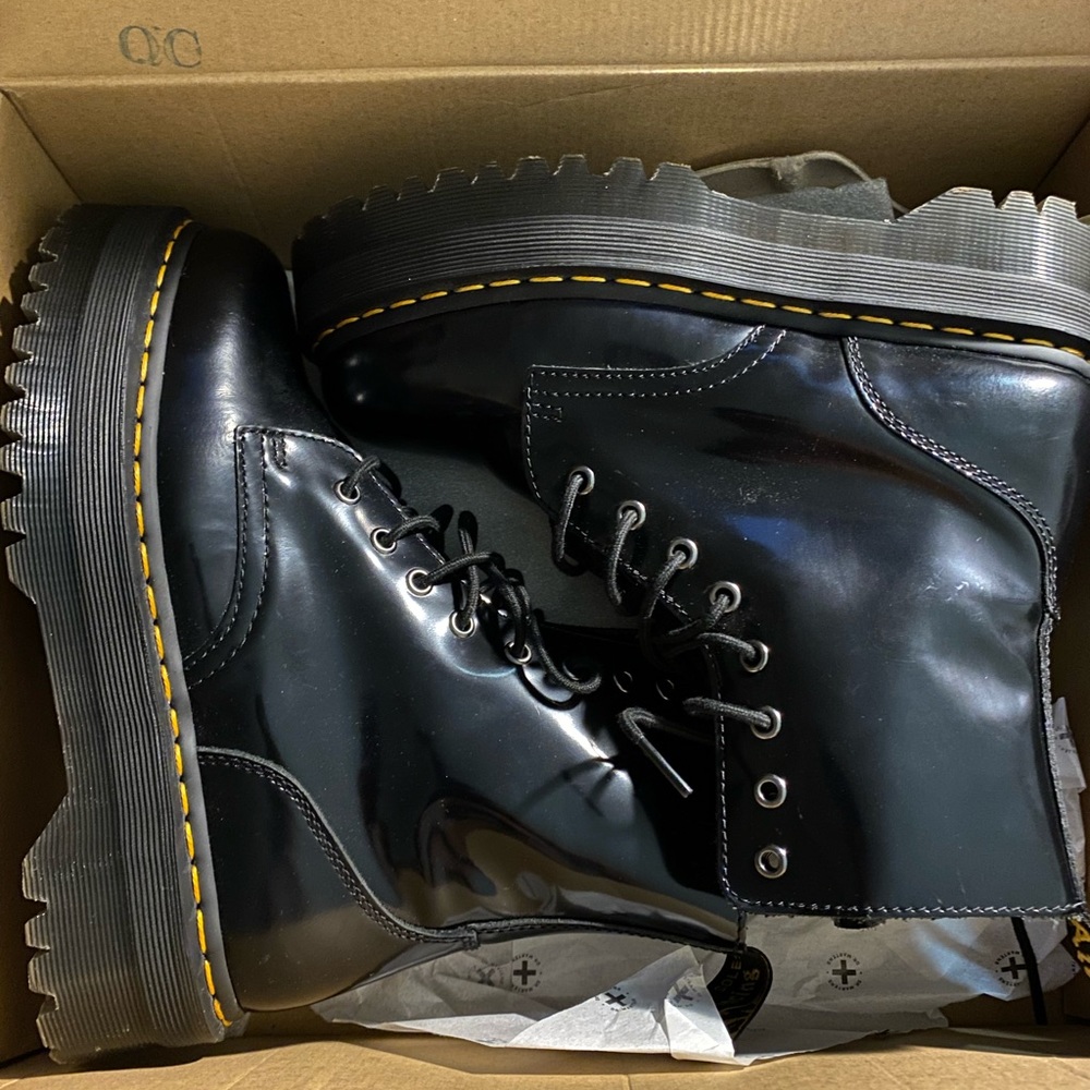 Dr Martens jadon 8-eye platform boots in black